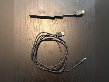 أجهزة البث أمازون  فاير تي في ستيك  أسود  1  يشمل جهاز التحكم عن بعد \  4 كي