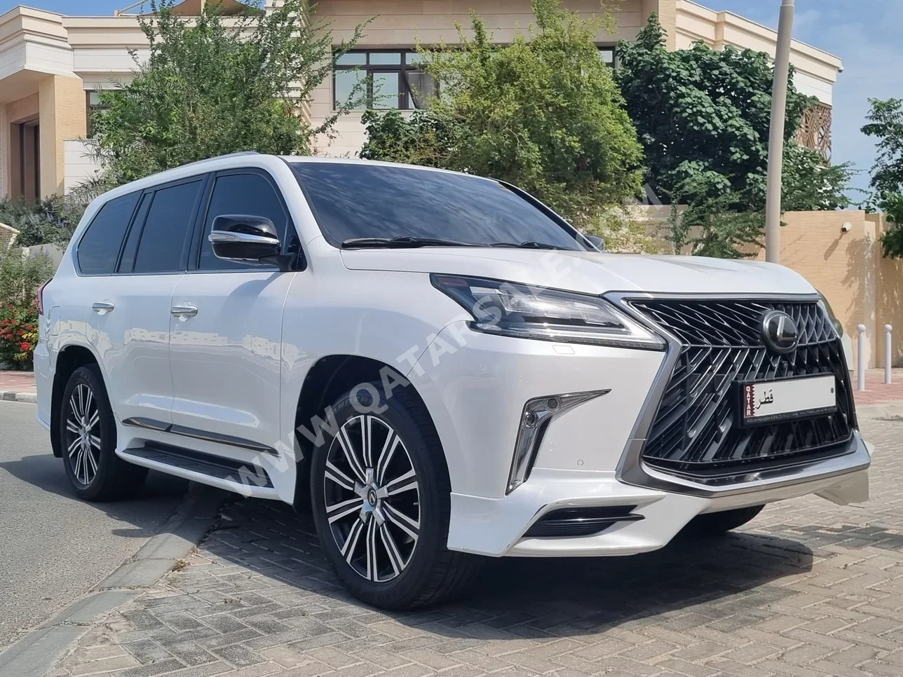 Lexus  LX  570 S  2018  Automatic  97,000 Km  8 Cylinder  Four Wheel Drive (4WD)  SUV  White