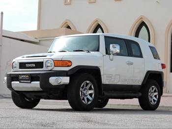 Toyota  FJ Cruiser  2017  Automatic  244,000 Km  6 Cylinder  Four Wheel Drive (4WD)  SUV  White