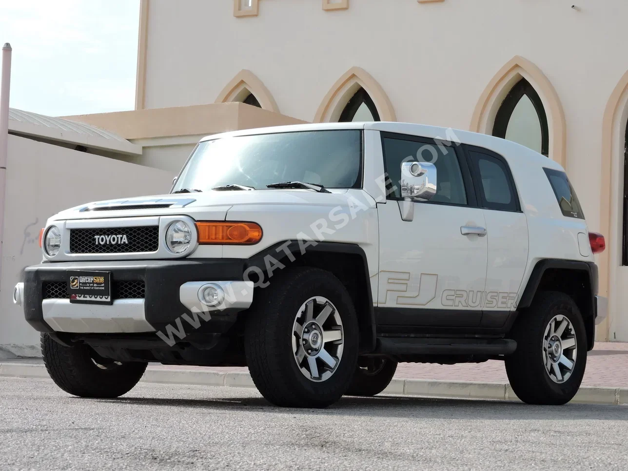Toyota  FJ Cruiser  2017  Automatic  244,000 Km  6 Cylinder  Four Wheel Drive (4WD)  SUV  White