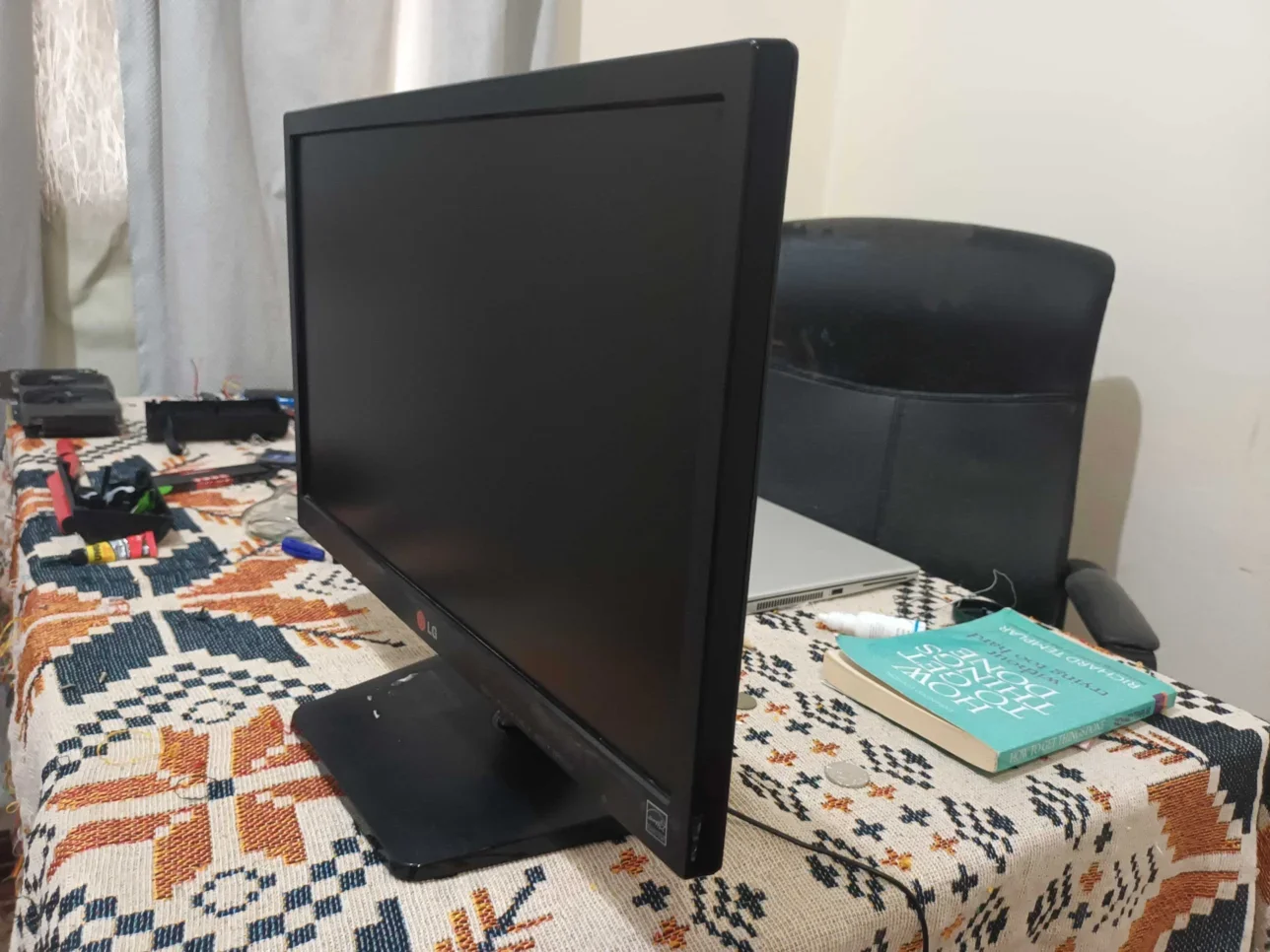 الشاشات ال جي \  185 بوصة  أسود  اتش دي ام اي