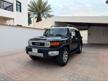 Toyota  FJ Cruiser  2014  Automatic  177,000 Km  6 Cylinder  Four Wheel Drive (4WD)  SUV  Black