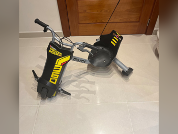 سكوترات سكوتر الثلاث عجلات  - ريزر  - أسود