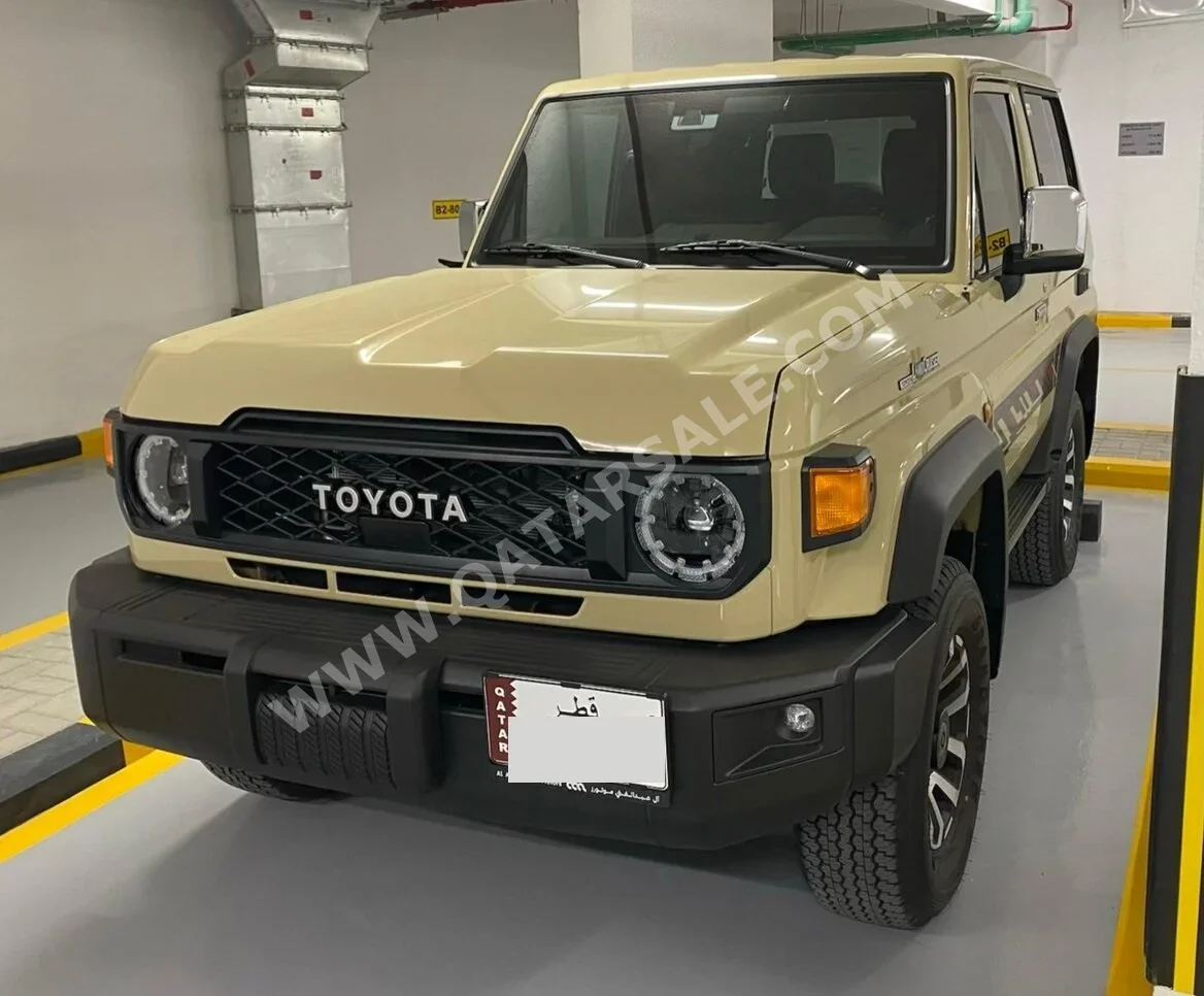 تويوتا  لاند كروزر  هارد توب  2026  عادي  700 كم  6 سلندر  دفع رباعي  اس يو في  بيج  تحت الضمان