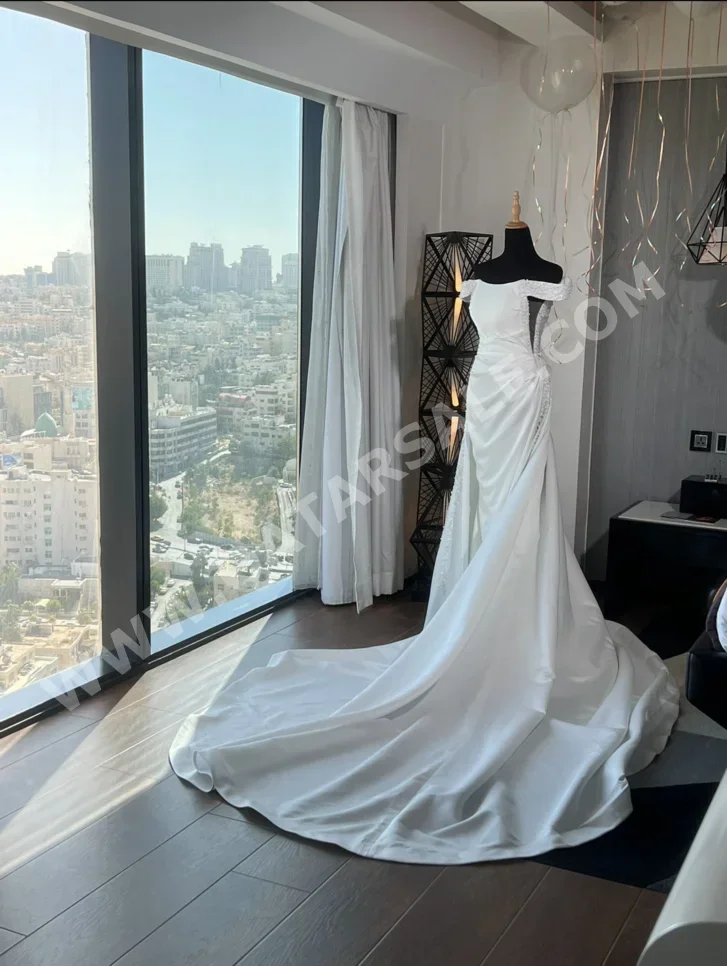 فستان زفاف  - صقيل  - أبيض  -المقاس: سمول