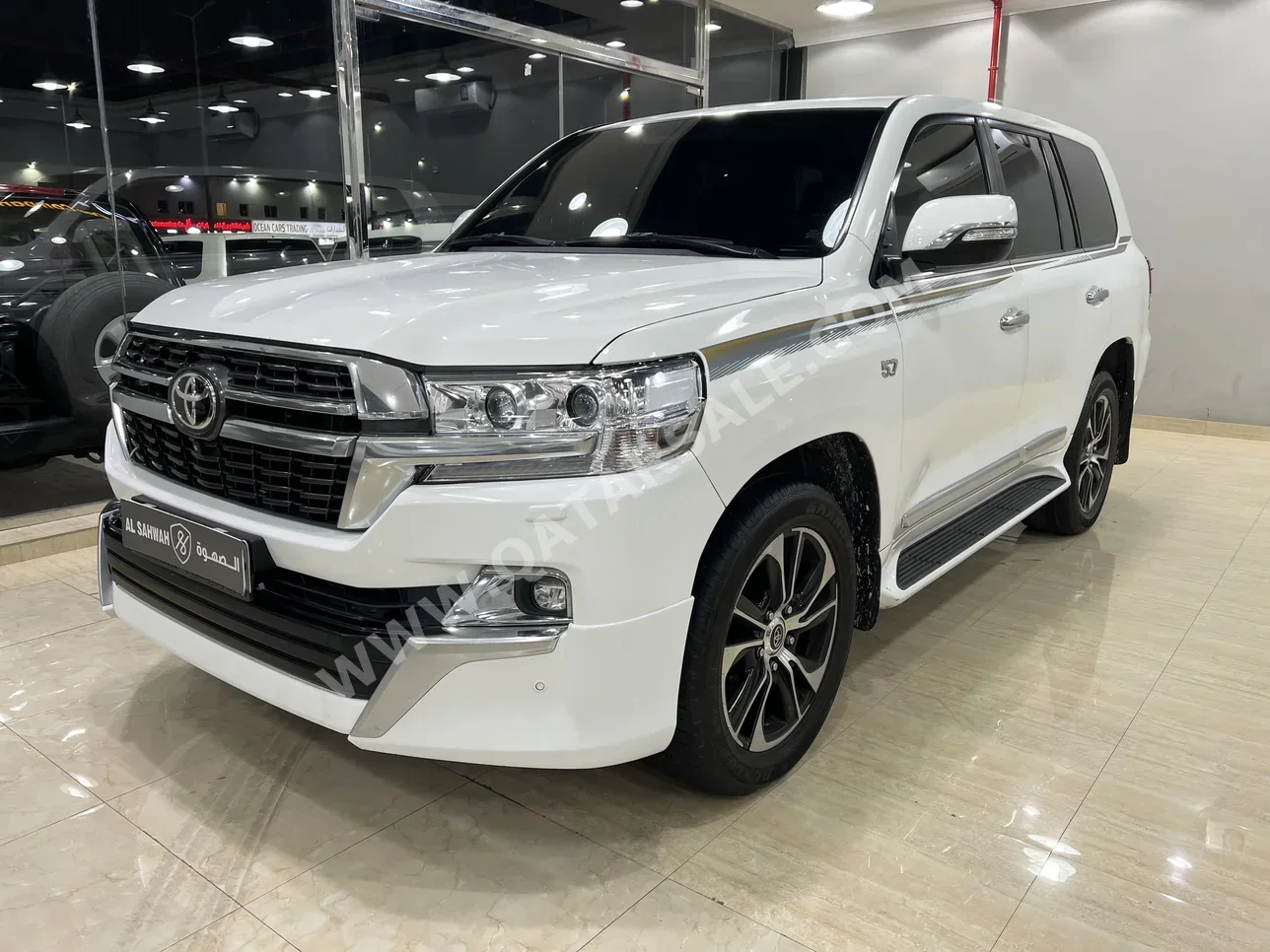 Toyota  Land Cruiser  VXR  2018  Automatic  125,000 Km  8 Cylinder  Four Wheel Drive (4WD)  SUV  White