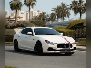 مزاراتي  جيبلي  اس  2016  اوتوماتيك  80,000 كم  6 سلندر  دفع خلفي  سيدان  أبيض  تحت الضمان