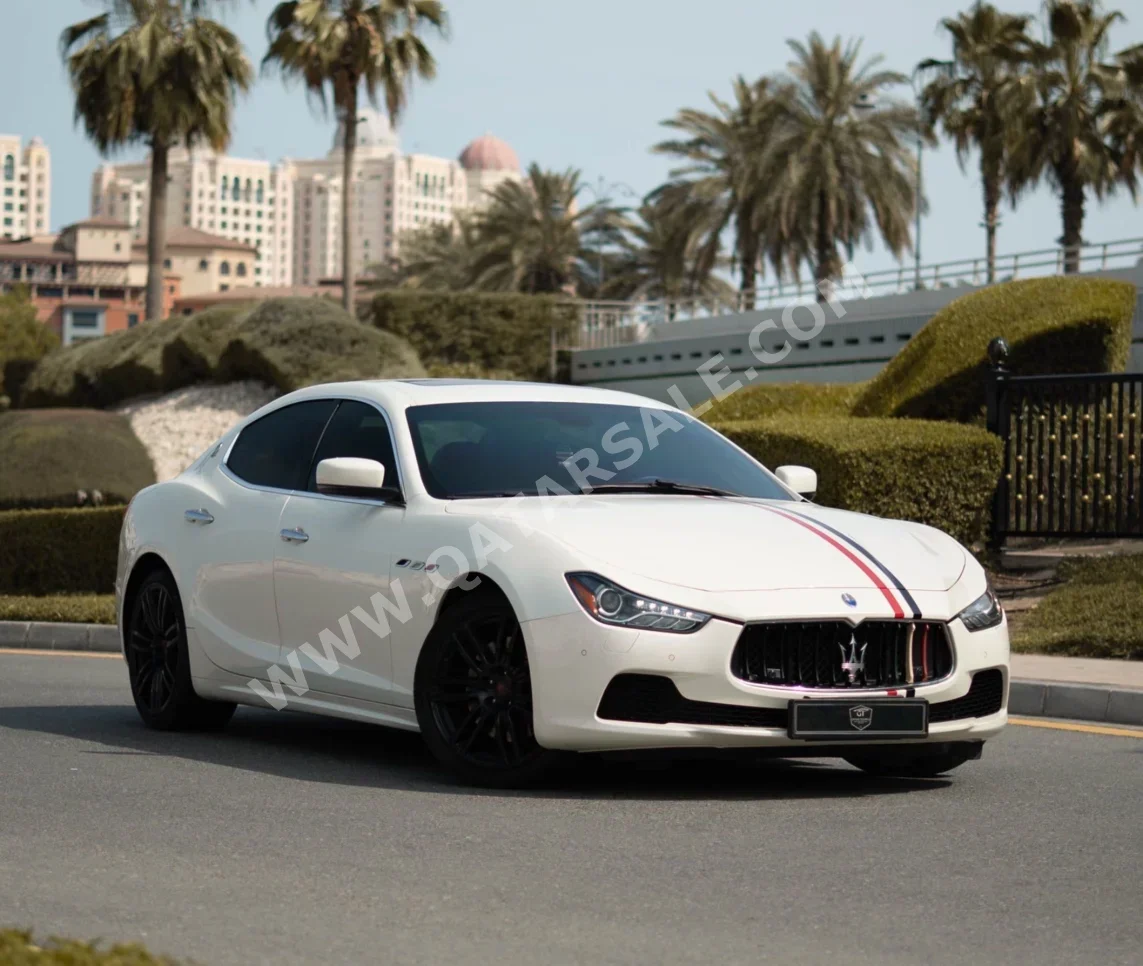 مزاراتي  جيبلي  2014  اوتوماتيك  120,000 كم  6 سلندر  دفع خلفي  سيدان  أبيض