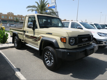 تويوتا  لاند كروزر  ال اكس  2026  عادي  0 كم  6 سلندر  دفع رباعي  بيكب  بيج  تحت الضمان