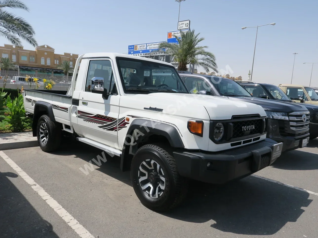 تويوتا  لاند كروزر  ال اكس  2026  اوتوماتيك  0 كم  6 سلندر  دفع رباعي  بيكب  أبيض  تحت الضمان