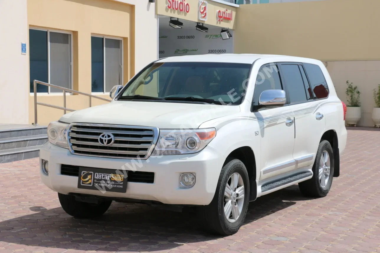 تويوتا  لاند كروزر  جي اكس  2013  اوتوماتيك  152,000 كم  8 سلندر  دفع رباعي  اس يو في  أبيض لؤلؤي