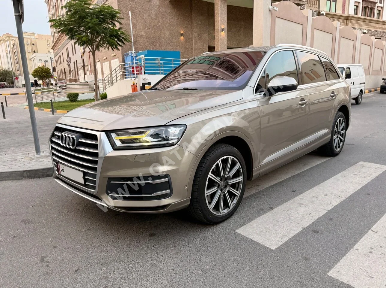اودي  كيو 7  45  تي اف اس اي كواترو  2017  اوتوماتيك  160,000 كم  6 سلندر  دفع كلي مستمر  اس يو في  ذهبي فاتح