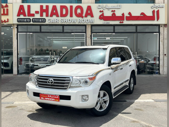 Toyota  Land Cruiser  VXR  2014  Automatic  221,000 Km  8 Cylinder  Four Wheel Drive (4WD)  SUV  White