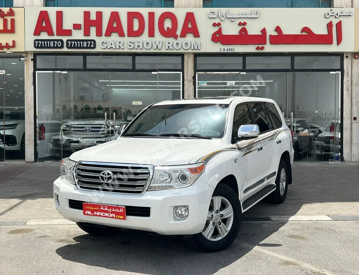 Toyota  Land Cruiser  VXR  2014  Automatic  221,000 Km  8 Cylinder  Four Wheel Drive (4WD)  SUV  White