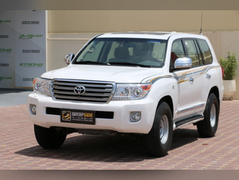 Toyota  Land Cruiser  VXR  2015  Automatic  335,000 Km  8 Cylinder  Four Wheel Drive (4WD)  SUV  White