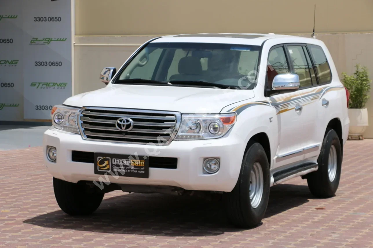 تويوتا  لاند كروزر  في اكس ار  2015  اوتوماتيك  335,000 كم  8 سلندر  دفع رباعي  اس يو في  أبيض