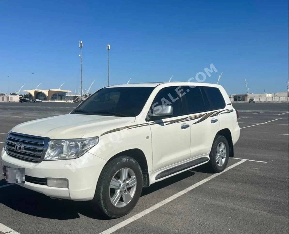 Toyota  Land Cruiser  GXR  2011  Automatic  256,000 Km  8 Cylinder  Four Wheel Drive (4WD)  SUV  Pearl