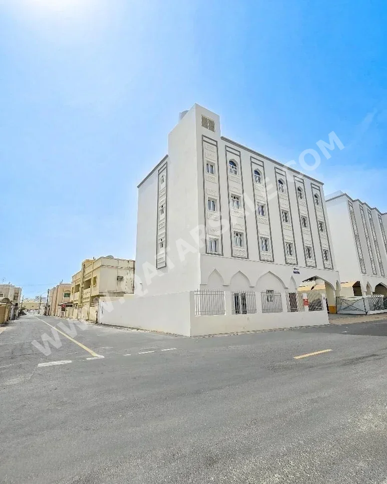 مباني ,ابراج ومجمعات - سكن عائلي  - الدوحة  - المطار القديم  للبيع
