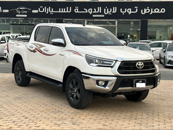 Toyota  Hilux  2025  Automatic  20,000 Km  4 Cylinder  Four Wheel Drive (4WD)  Pick Up  White  With Warranty