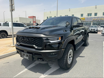 دودج  رام  1500 ار اتش او  2025  اوتوماتيك  14,000 كم  6 سلندر  دفع رباعي  بيكب  أسود  تحت الضمان