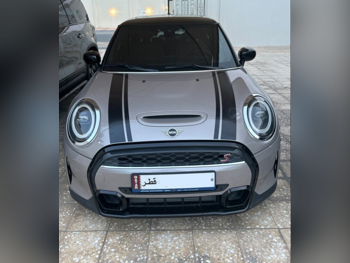 Mini  Cooper  S  2024  Automatic  20,000 Km  4 Cylinder  Front Wheel Drive (FWD)  Hatchback  Gray  With Warranty