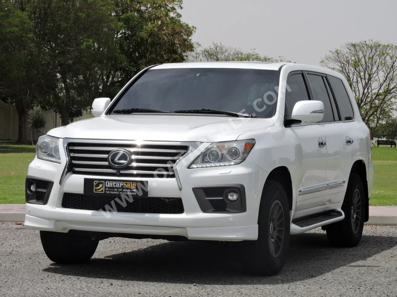Lexus  LX  570 S  2014  Automatic  270,000 Km  8 Cylinder  Four Wheel Drive (4WD)  SUV  White
