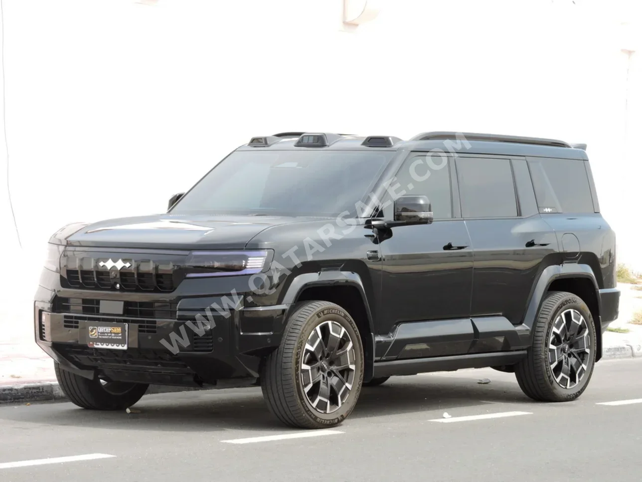 BYD  Leopard 8  2025  Automatic  13,000 Km  4 Cylinder  Four Wheel Drive (4WD)  SUV  Black  With Warranty