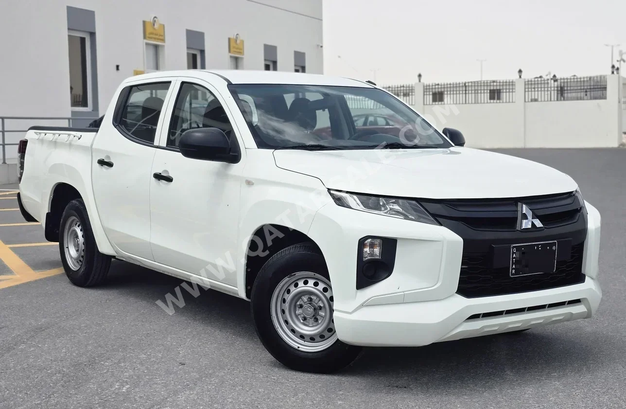 ميتسوبيشي  ال 200  2021  عادي  200,000 كم  4 سلندر  دفع خلفي  بيكب  أبيض