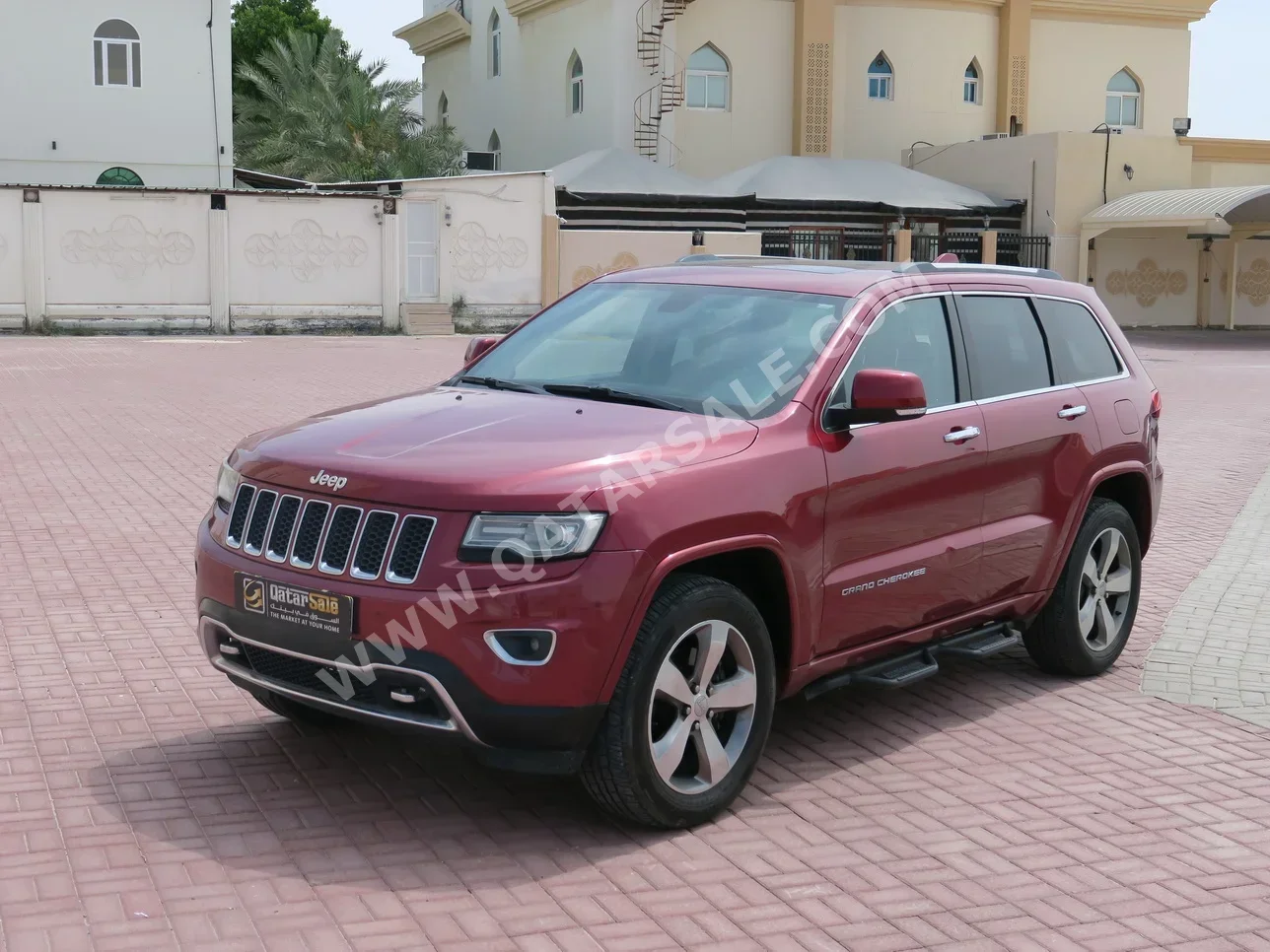 Jeep  Grand Cherokee  Overland  2014  Automatic  61,000 Km  8 Cylinder  Four Wheel Drive (4WD)  SUV  Maroon