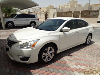 Nissan  Altima  2.5 SV  2014  Automatic  212,000 Km  4 Cylinder  Front Wheel Drive (FWD)  Sedan  White