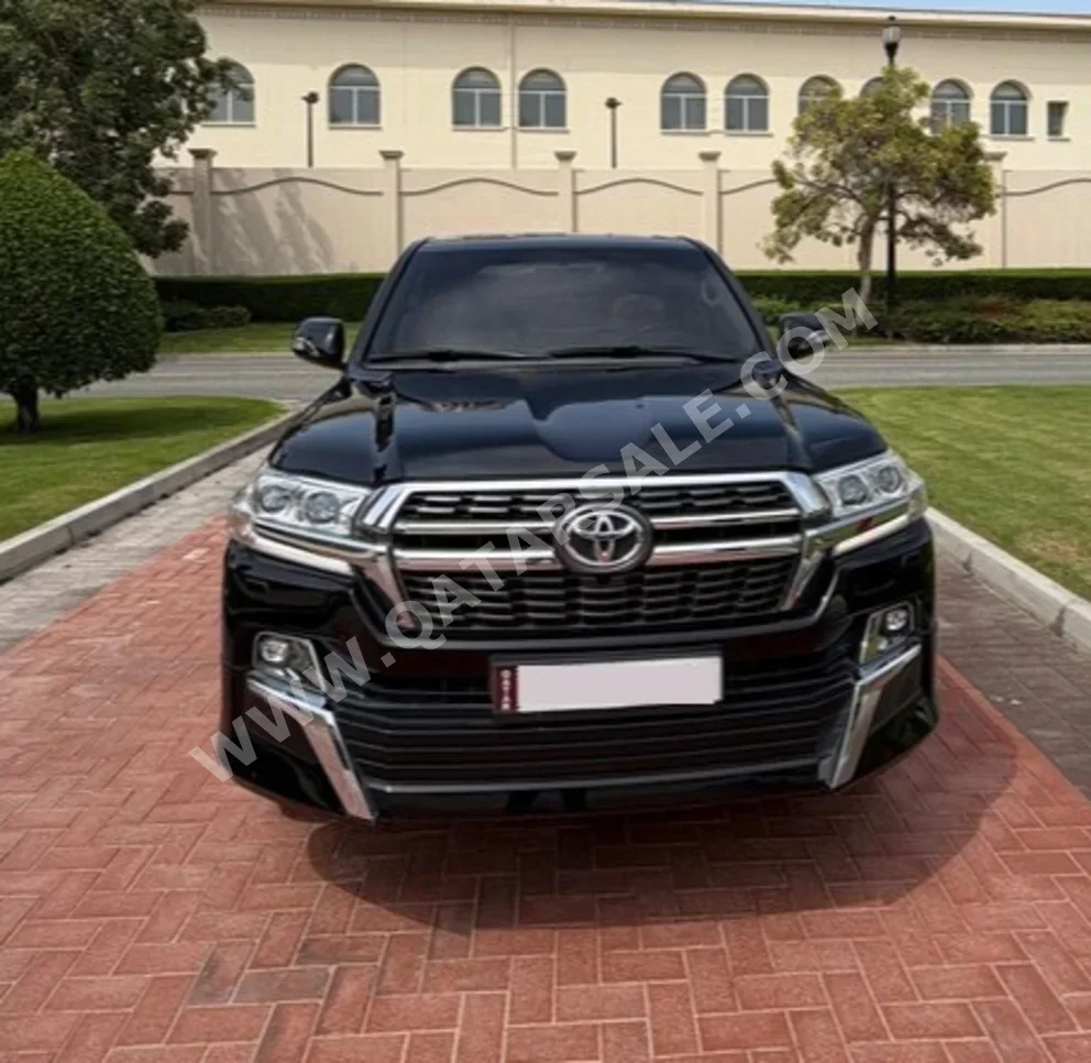 Toyota  Land Cruiser  VXR  2019  Automatic  165,000 Km  8 Cylinder  Four Wheel Drive (4WD)  SUV  Black