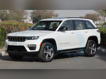 Jeep  Grand Cherokee  Limited  2025  Automatic  0 Km  6 Cylinder  Four Wheel Drive (4WD)  SUV  White  With Warranty