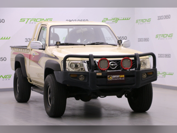 Nissan Patrol Pickup 2014 Automatic 255,000 Km 6 Cylinder Four Wheel Drive (4WD) Pick Up Beige
