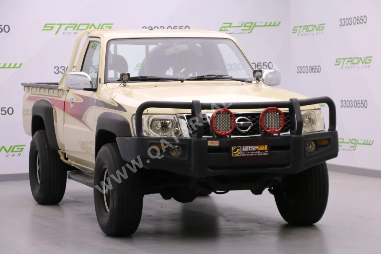 نيسان  باترول  بيك اب  2014  اوتوماتيك  255,000 كم  6 سلندر  دفع رباعي  بيكب  بيج