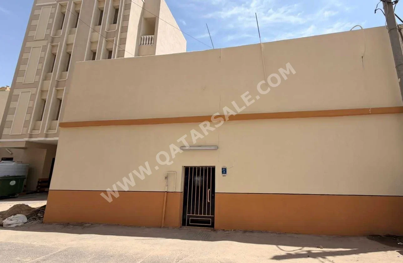 مباني ,ابراج ومجمعات - تجارية  - الدوحة  - نجمة  للبيع