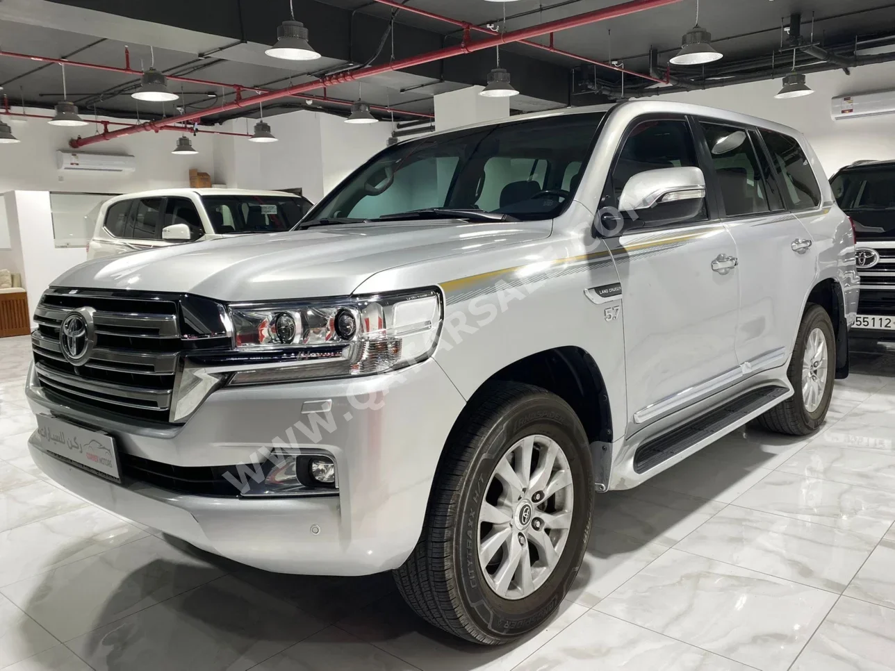 تويوتا  لاند كروزر  في اكس ار  2021  اوتوماتيك  179,000 كم  8 سلندر  دفع رباعي  اس يو في  فضي