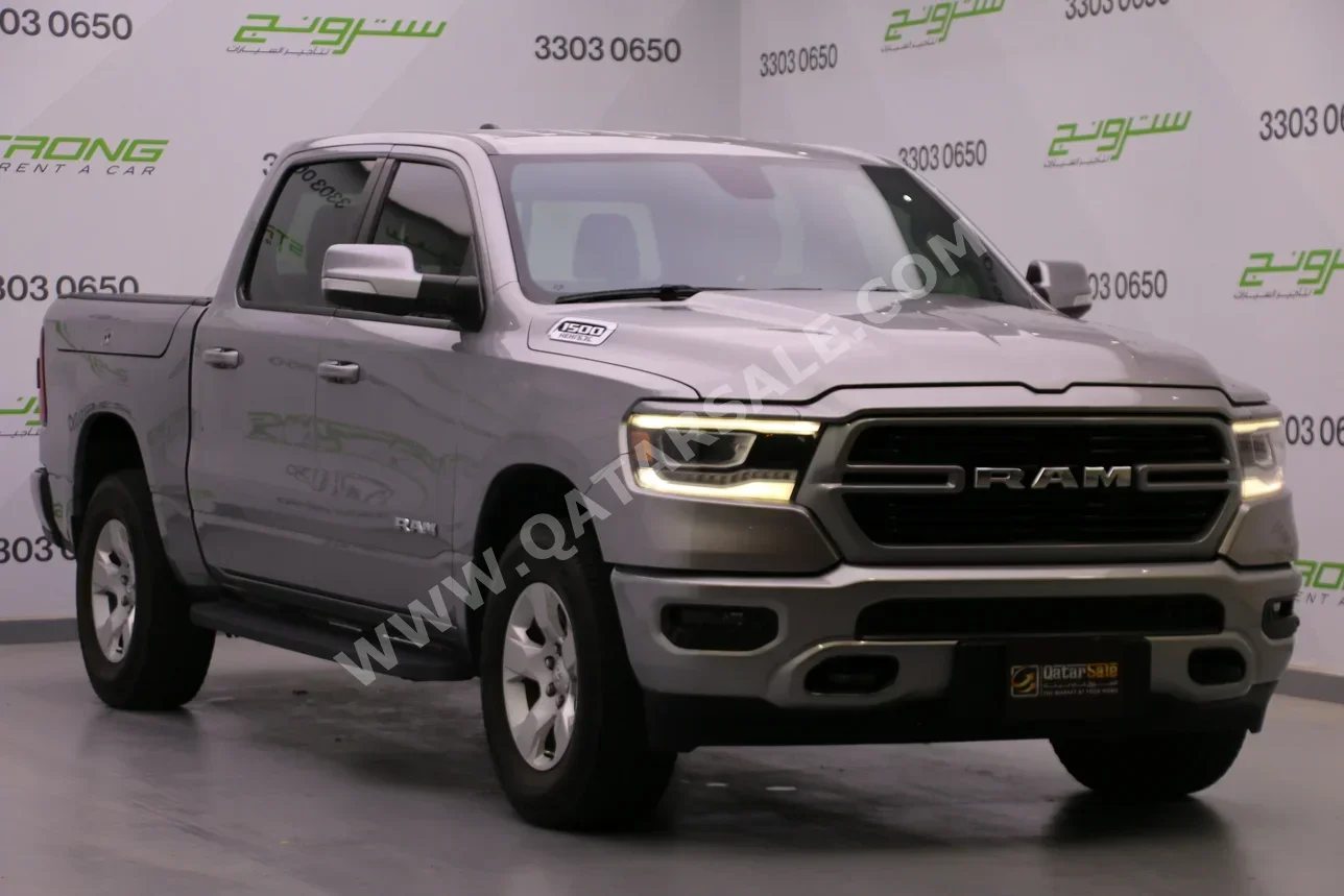 دودج  رام  بيغ هورن  2020  اوتوماتيك  108,000 كم  8 سلندر  دفع رباعي  بيكب  فضي