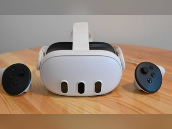 ميتا  كويست 3  - مستقل \ كمبيوتر  لاسلكي  تشمل القبضات  حساس تتبع خارجي