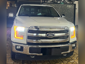 Ford F 150 Lariat 2017 Automatic 165,000 Km 6 Cylinder Four Wheel Drive (4WD) Pick Up Pearl