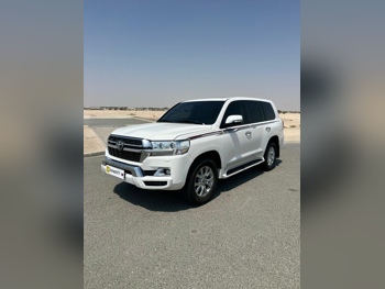 Toyota  Land Cruiser  GXR  2021  Automatic  226,000 Km  8 Cylinder  Four Wheel Drive (4WD)  SUV  White