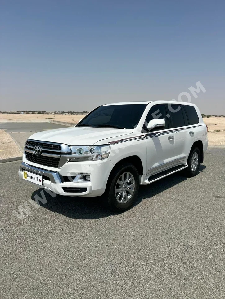 Toyota  Land Cruiser  GXR  2021  Automatic  226,000 Km  8 Cylinder  Four Wheel Drive (4WD)  SUV  White