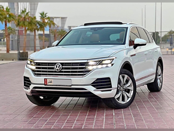 فوكس واغن  طوارق  كومفورت لاين  2018  اوتوماتيك  127,000 كم  6 سلندر  دفع رباعي  اس يو في  أبيض