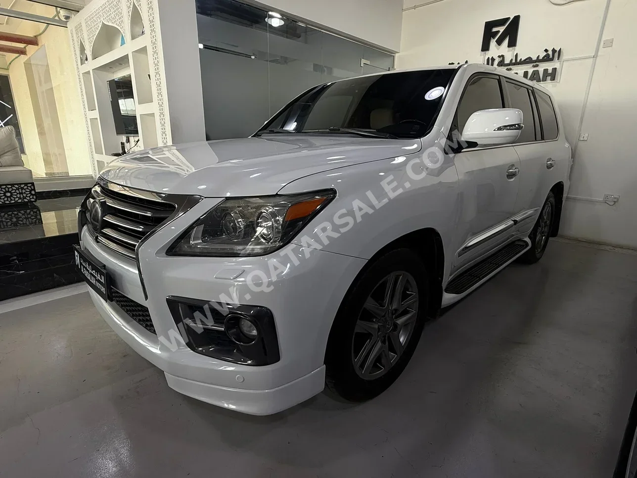Lexus  LX  570 S  2015  Automatic  280,000 Km  8 Cylinder  Four Wheel Drive (4WD)  SUV  White