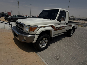 Toyota  Land Cruiser  LX  2022  Manual  74,000 Km  6 Cylinder  Four Wheel Drive (4WD)  Pick Up  White