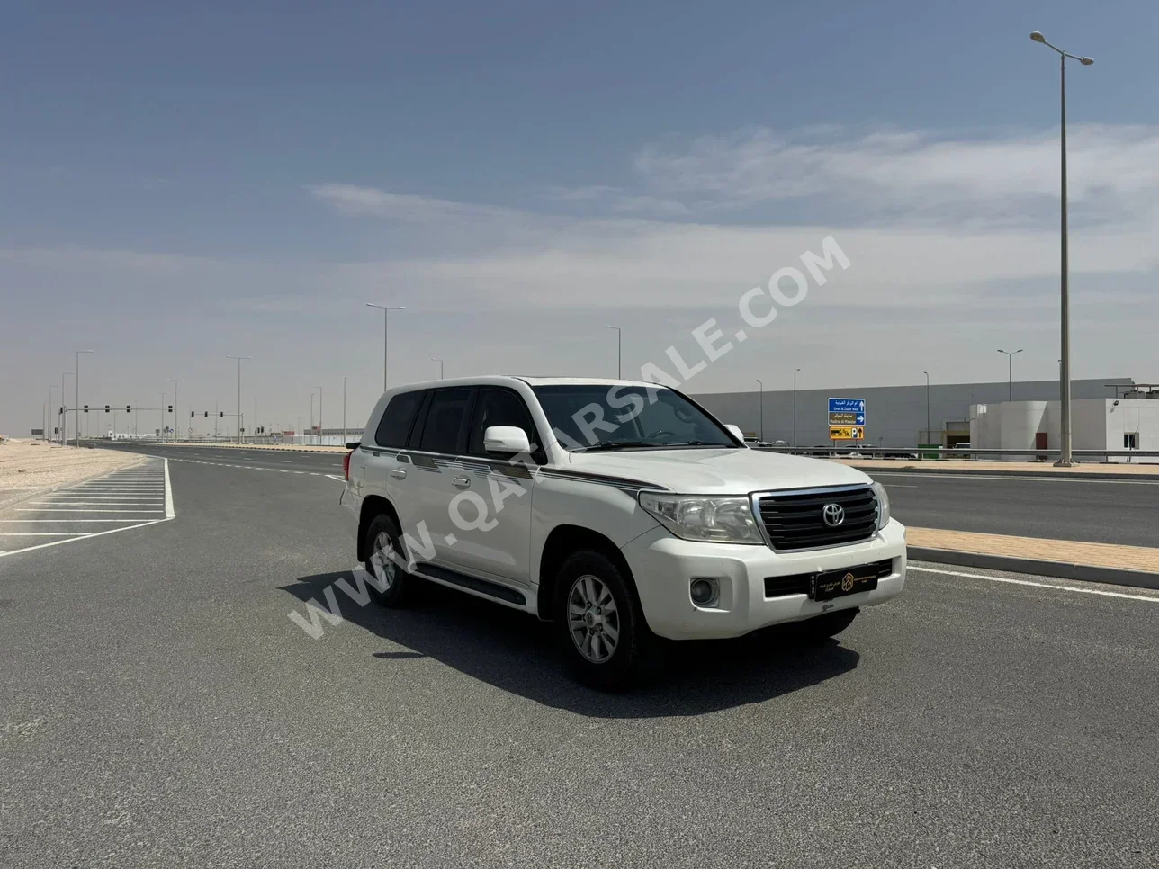 تويوتا  لاند كروزر  جي اكس  2012  اوتوماتيك  395,000 كم  6 سلندر  دفع رباعي  اس يو في  أبيض
