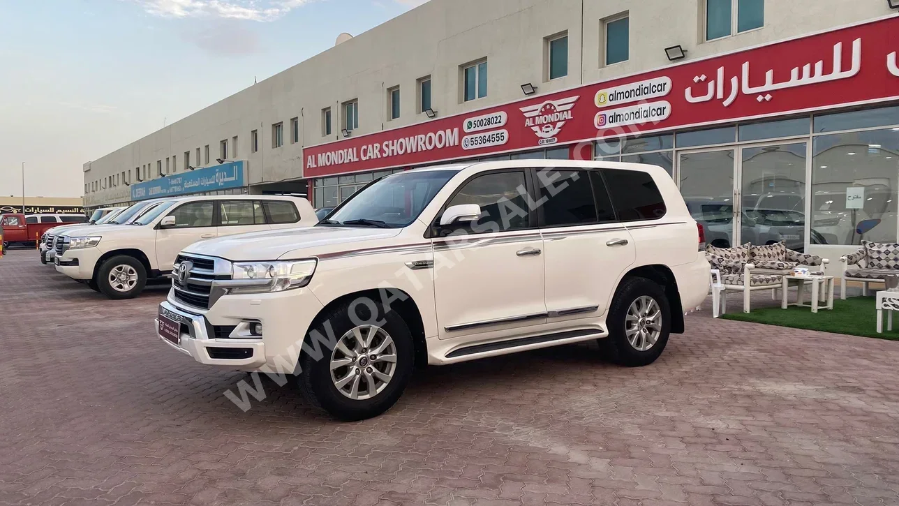Toyota  Land Cruiser  GXR  2021  Automatic  312,000 Km  8 Cylinder  Four Wheel Drive (4WD)  SUV  White