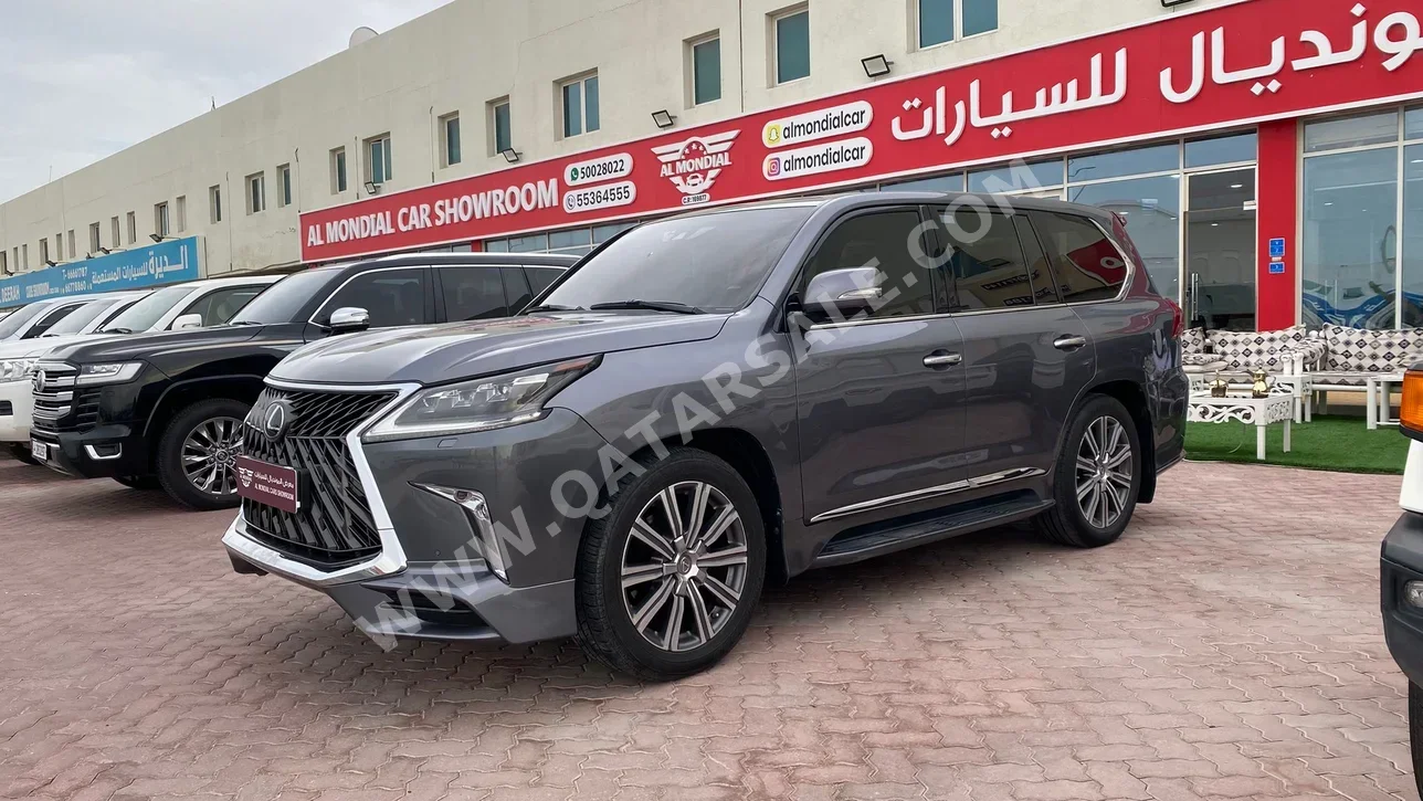 Lexus  LX  570  2016  Automatic  284,000 Km  8 Cylinder  Four Wheel Drive (4WD)  SUV  Gray