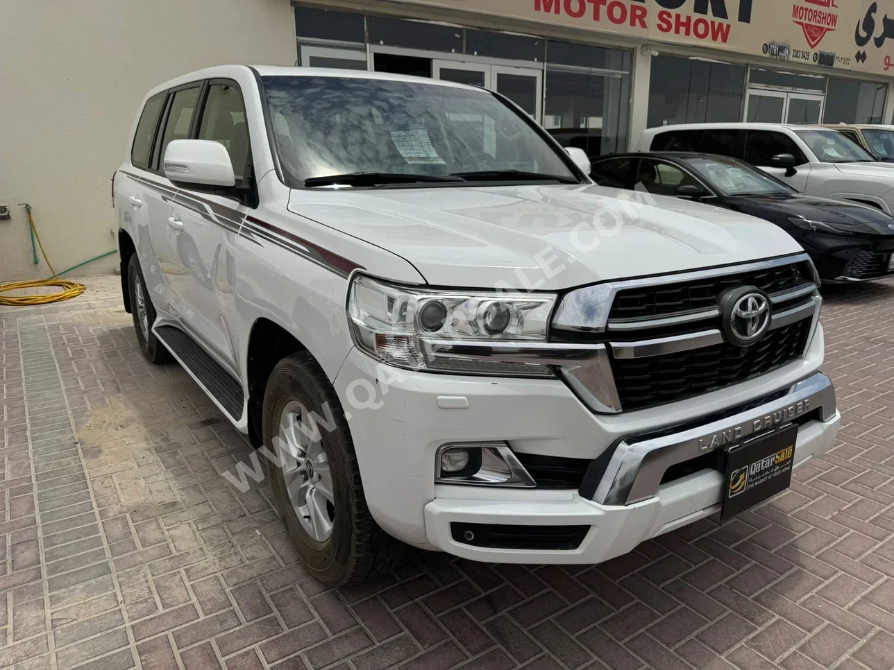Toyota  Land Cruiser  GXR  2016  Automatic  350,000 Km  6 Cylinder  Four Wheel Drive (4WD)  SUV  White