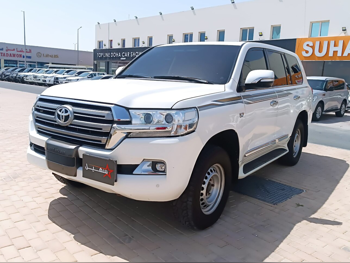 Toyota  Land Cruiser  VXR  2016  Automatic  275,000 Km  8 Cylinder  Four Wheel Drive (4WD)  SUV  White