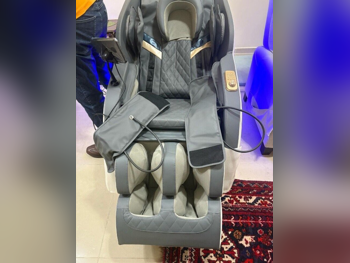 كرسي التدليك اللون البيج  الصين  كل الجسم  رباعي الأبعاد